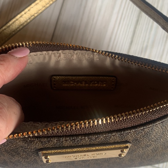 Michael Kors Wristlet New in Box with tags - Picture 9 of 11